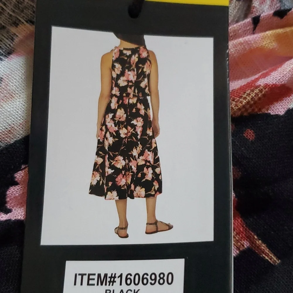 🆕️ CUTE BLACK FLOWER DESIGN DRESS 🖤💕 - Picture 9 of 11